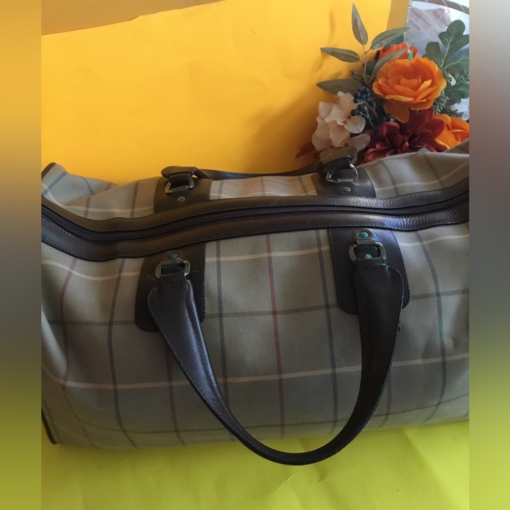 Burberry Boston travel Bag in EUC - Picture 1 of 5